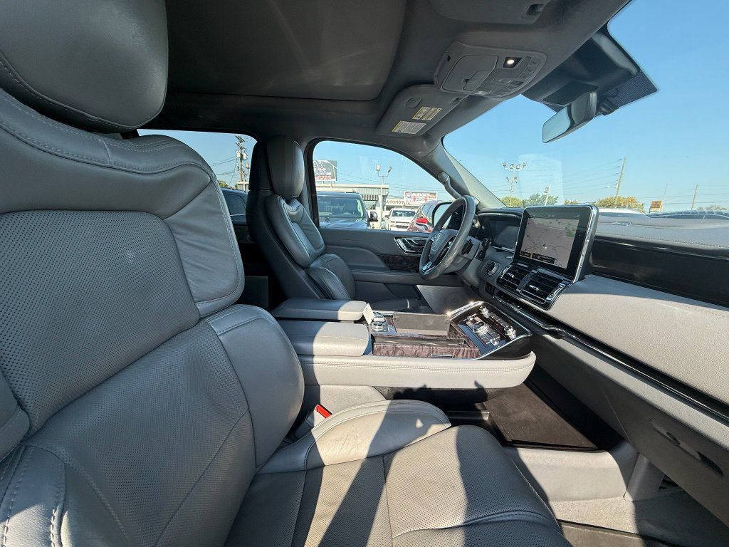 Used 2021 Lincoln Navigator L Reserve w/ Luxury Package AWD/4WD image 23