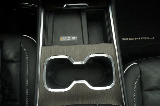 Used 2025 GMC Acadia Denali w/ Super Cruise Package FWD image 19