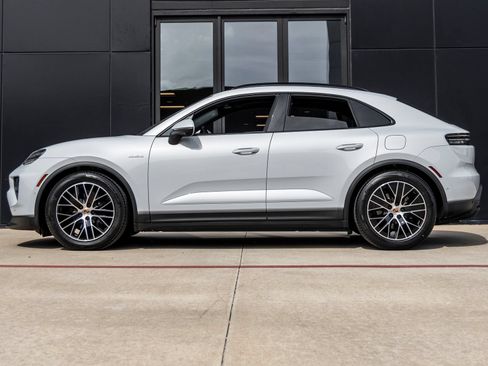 Certified 2026 Porsche Macan 4 Electric AWD/4WD image 2