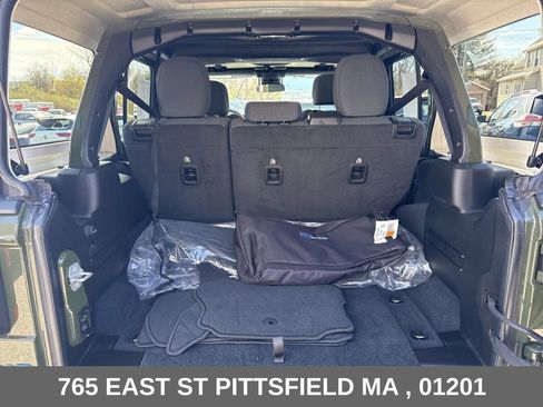 Used 2024 Jeep Wrangler Unlimited w/ Convenience Group AWD/4WD image 16