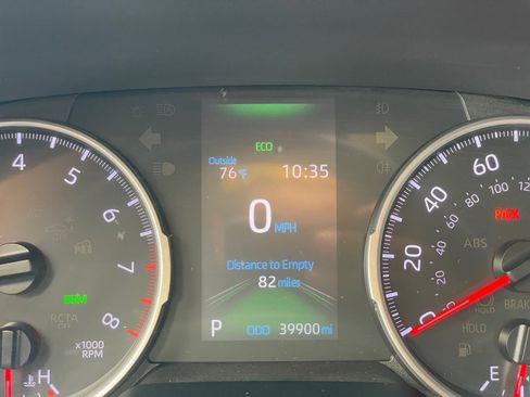 Used 2021 Toyota RAV4 XLE Premium image 10