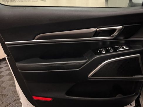 Certified 2024 Kia Telluride S w/ S Sunroof Package image 9