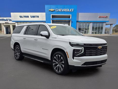 Used 2025 Chevrolet Suburban High Country RWD image 5