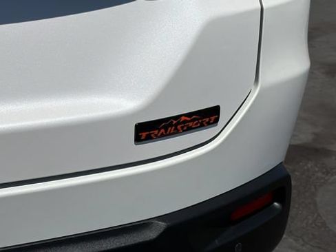 Used 2023 Honda Pilot TrailSport image 11