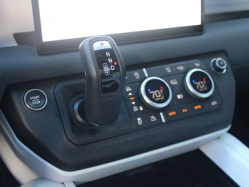 Certified 2025 Land Rover Defender 130 X-Dynamic SE image 31