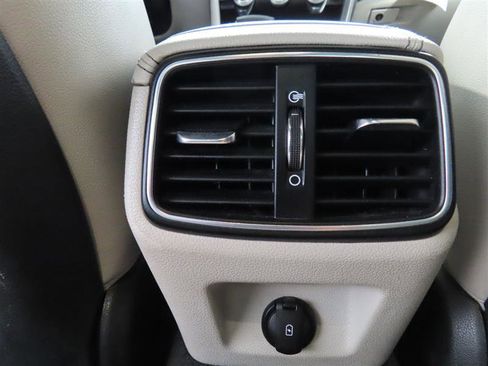 Used 2023 Genesis G70 2.0T image 33