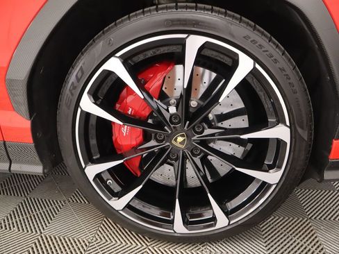 Used 2021 Lamborghini Urus image 34