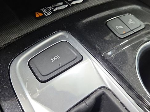 Used 2022 Chevrolet Equinox Premier AWD/4WD image 25