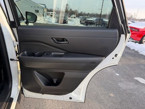 Used 2024 Nissan Pathfinder SV image 20