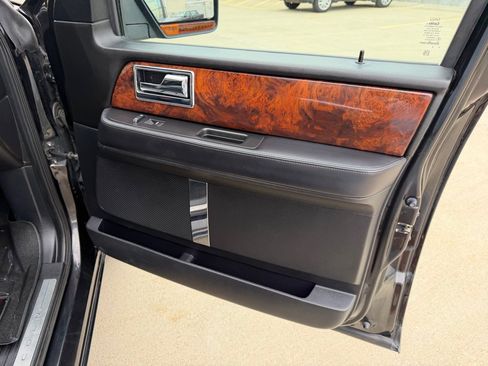 Used 2015 Lincoln Navigator 4WD image 28