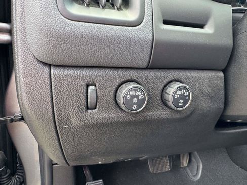Used 2022 Chevrolet Colorado Z71 AWD/4WD image 33