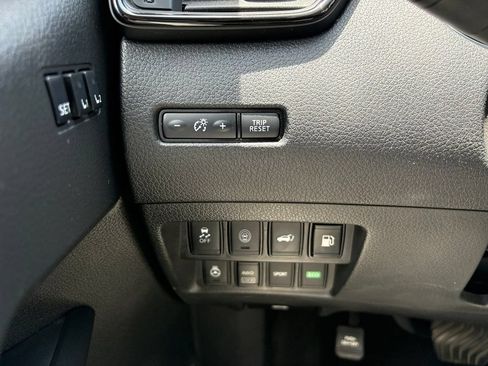 Used 2018 Nissan Rogue SL AWD/4WD image 31