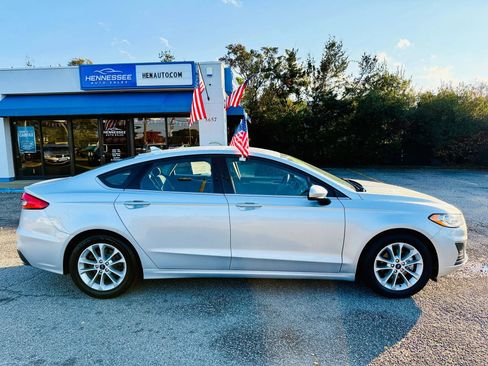Used 2019 Ford Fusion SE image 18