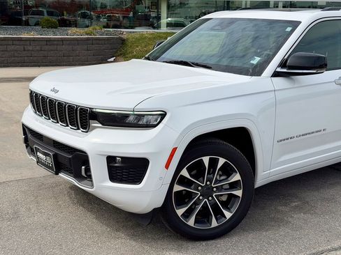 Used 2023 Jeep Grand Cherokee Overland w/ Luxury Tech Group IV image 2