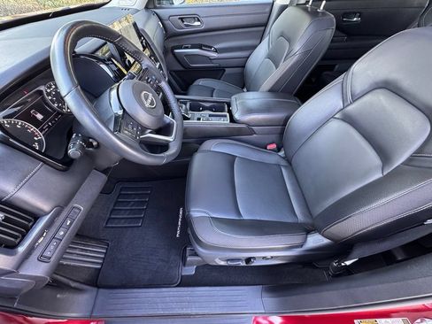 Certified 2024 Nissan Pathfinder SL w/ SL Premium Package FWD image 11