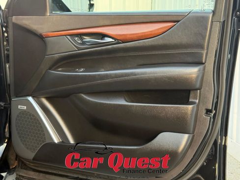 Used 2016 Cadillac Escalade Luxury AWD/4WD image 24