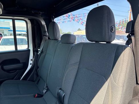 Used 2024 Jeep Gladiator Sport AWD/4WD image 21