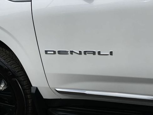 Used 2022 GMC Yukon XL Denali AWD/4WD image 10