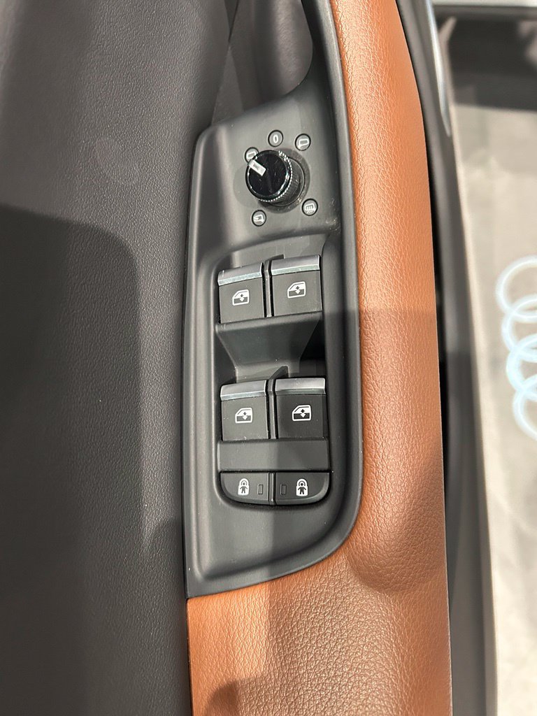 Used 2022 Audi Q8 Premium Plus AWD/4WD image 12