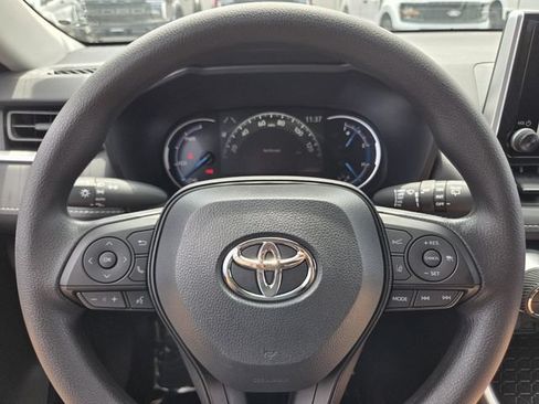 Used 2025 Toyota RAV4 XLE AWD/4WD image 27