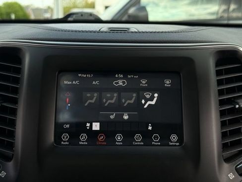 Used 2020 Jeep Cherokee Latitude w/ Cold Weather Group AWD/4WD image 22