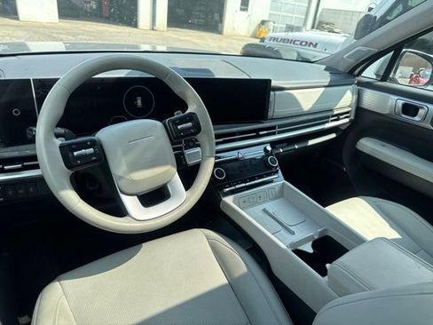 Used 2025 Hyundai Santa Fe Limited FWD image 14
