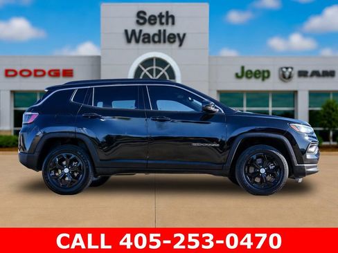 Used 2024 Jeep Compass Latitude AWD/4WD image 8