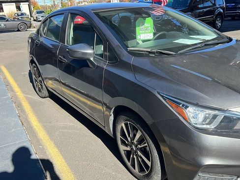 Used 2021 Nissan Versa SV image 11
