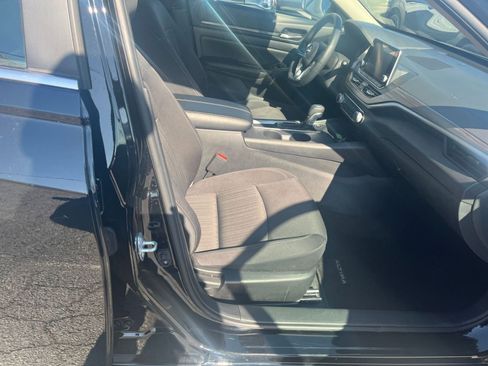Used 2025 Nissan Altima 2.5 SV FWD image 28