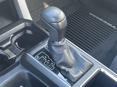 Used 2017 Toyota Tacoma TRD Sport w/ Tow Package (A/T) image 23