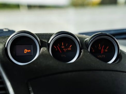 Used 2006 Nissan 350Z Touring w/ (N93) Cargo Convenience Pkg image 12