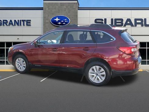 Used 2017 Subaru Outback 2.5i Premium image 5