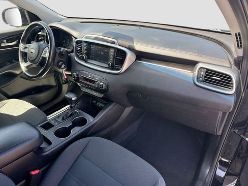 Used 2019 Kia Sorento S image 31