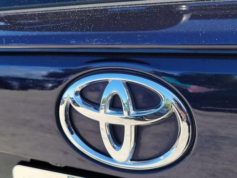 Used 2021 Toyota RAV4 XLE Premium FWD image 8