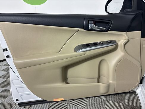 Used 2012 Toyota Camry LE image 11