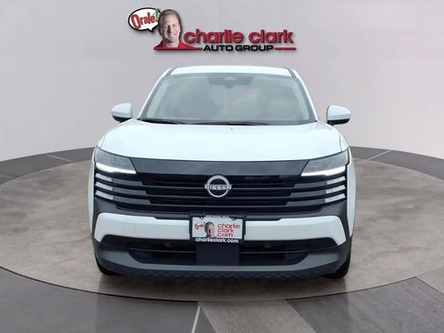 Used 2025 Nissan Kicks SV AWD/4WD image 8