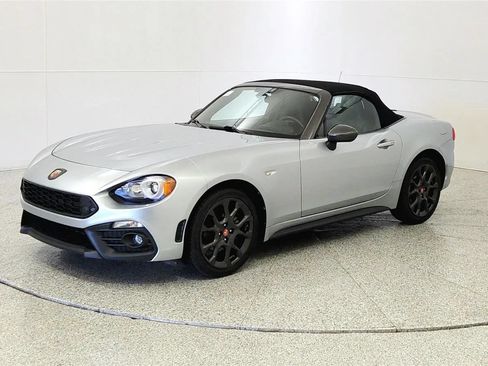 Used 2020 FIAT 124 Spider Abarth RWD image 3