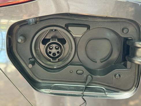 Used 2019 Toyota Prius Prime Advanced w/ Carpet Mat Package FWD image 31