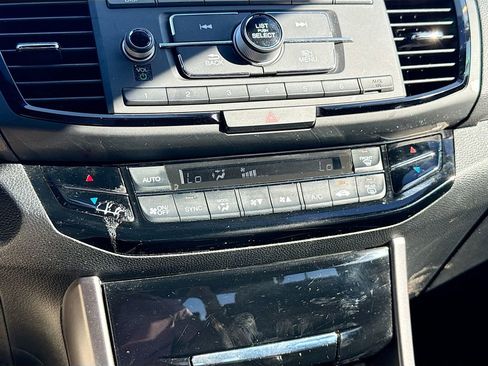 Used 2017 Honda Accord Sport image 30