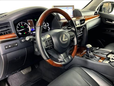 Used 2020 Lexus LX 570 4WD w/ Luxury Package image 15