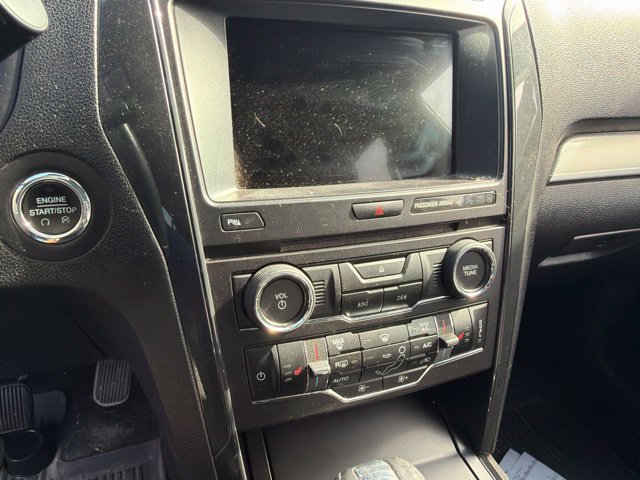 Used 2018 Ford Explorer XLT w/ Equipment Group 202A AWD/4WD image 6