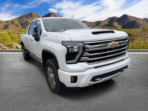Used 2025 Chevrolet Silverado 3500 High Country w/ High Country Premium Package AWD/4WD image 3