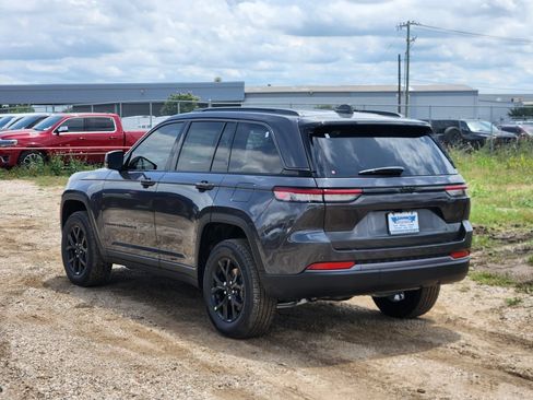 New 2026 Jeep Grand Cherokee Altitude RWD image 3