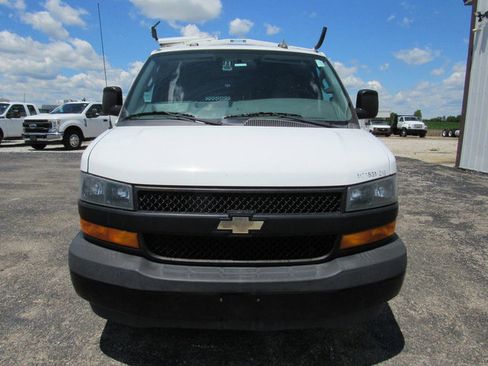 Used 2018 Chevrolet Express 2500 w/ Driver Convenience Package RWD image 8
