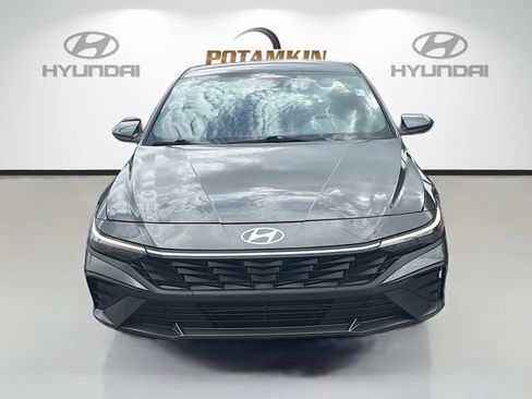 Used 2024 Hyundai Elantra SEL FWD image 2