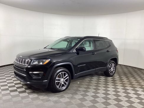 Used 2018 Jeep Compass Latitude w/ Popular Equipment Group image 5