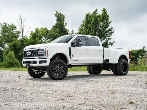 New 2026 Ford F350 Platinum AWD/4WD image 3