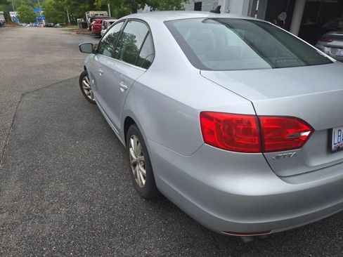 Used 2014 Volkswagen Jetta SE FWD image 3