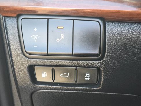 Used 2017 Kia Cadenza Premium w/ Luxury Package image 27