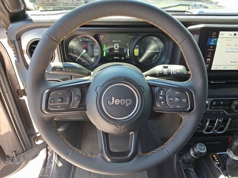 Used 2024 Jeep Wrangler Unlimited w/ Convenience Group AWD/4WD image 19